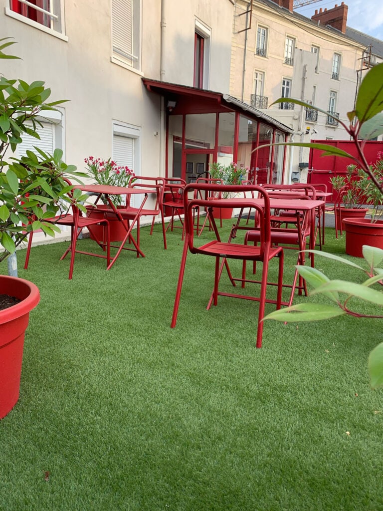 Photo de la terrasse de l'Hôtel Chateaubriand à Nantes.