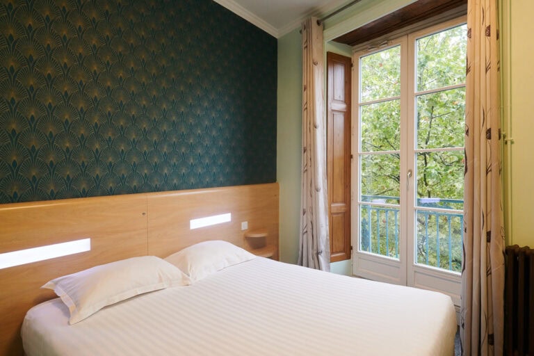 Photo d'une chambre double à l'Hôtel Duquesne à Nantes.