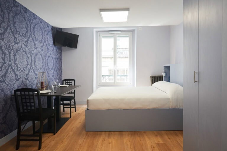 Photo d'un Studio Double à l'Hôtel Petit Duquesne à Nantes.